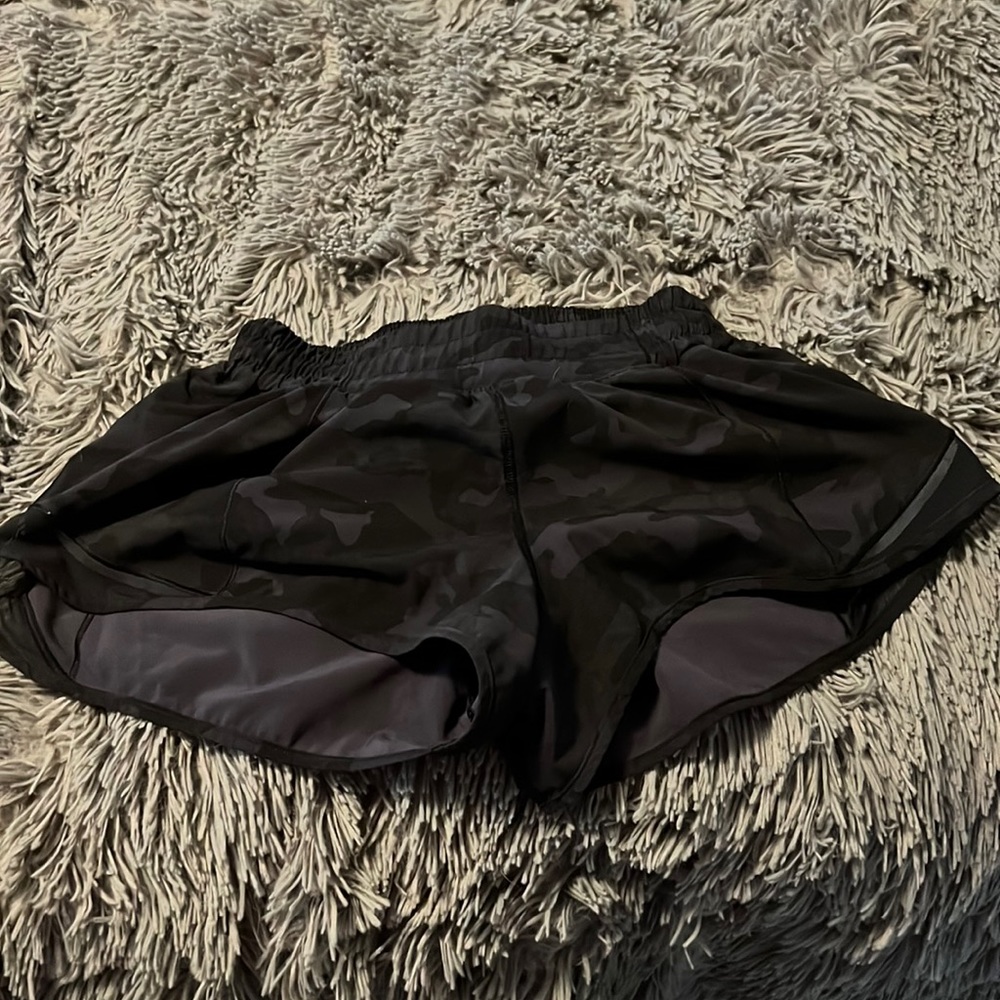 Lululemon Hotty Hots size 4 length 2.5 inches